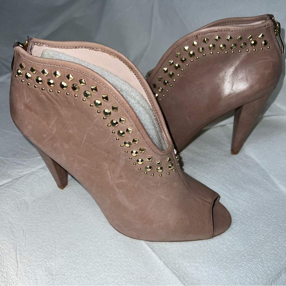 Women Vince Camuto Dress Boots High Heels With Metallic Studs Tan Color Size 8.5